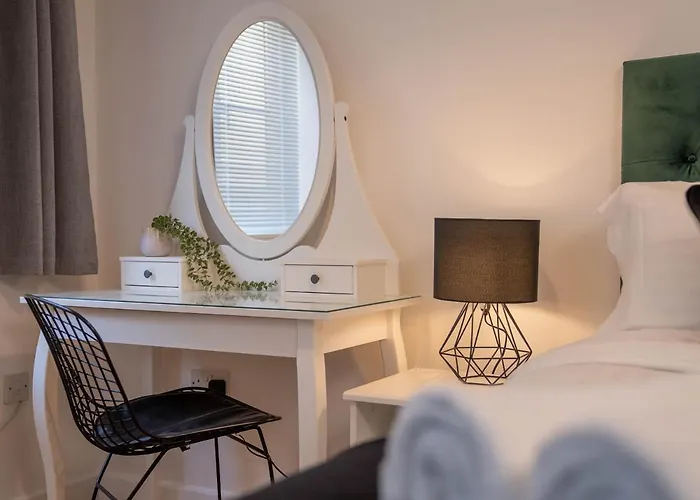 Modern & Central - King Bed, Super Fast Wi-Fi